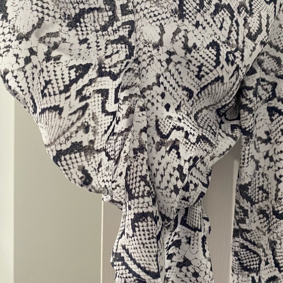 Ladies blouse - Picture 3 of 5